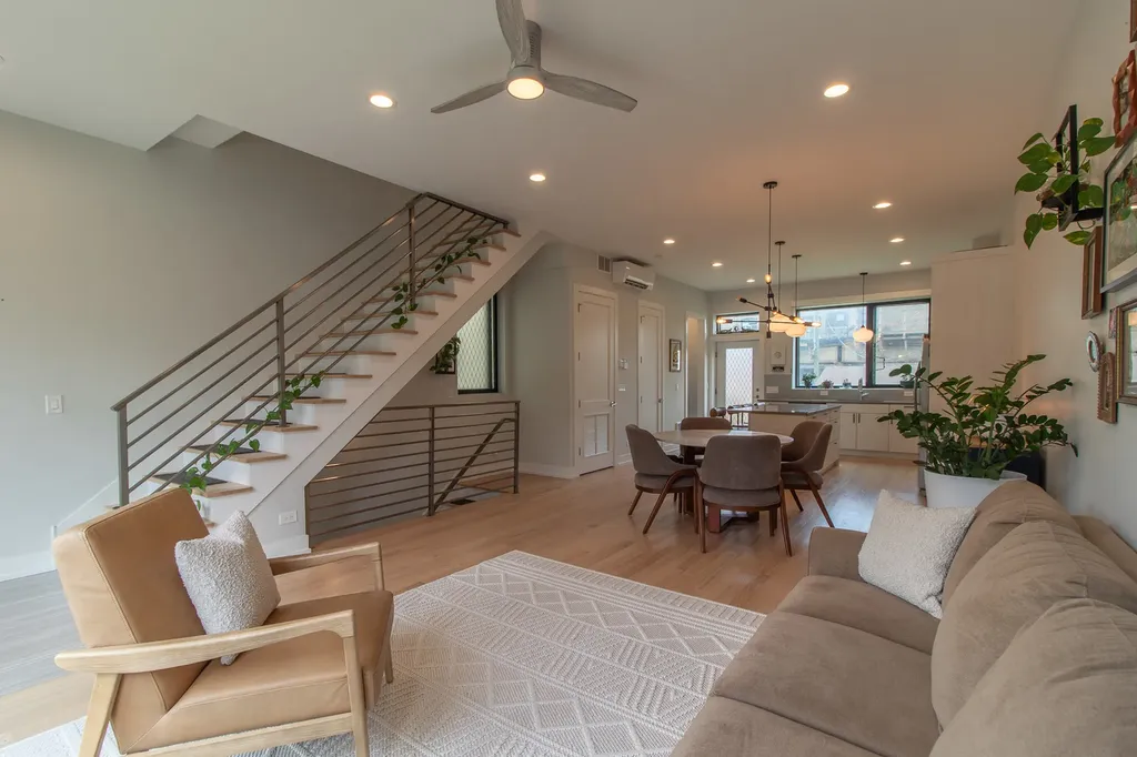 4557 South Prairie Avenue Chicago IL 60653