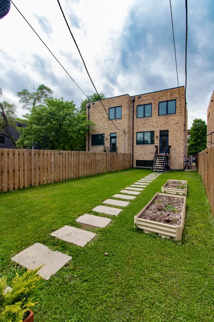 4557 South Prairie Avenue Chicago IL 60653