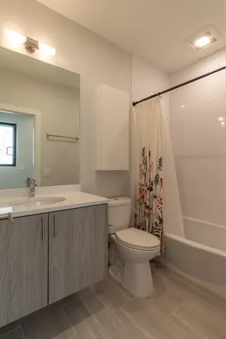 4557 South Prairie Avenue Chicago IL 60653