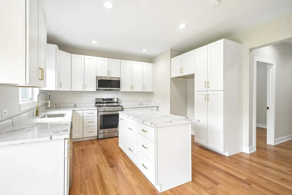 249 East Kenilworth Avenue Villa Park IL 60181