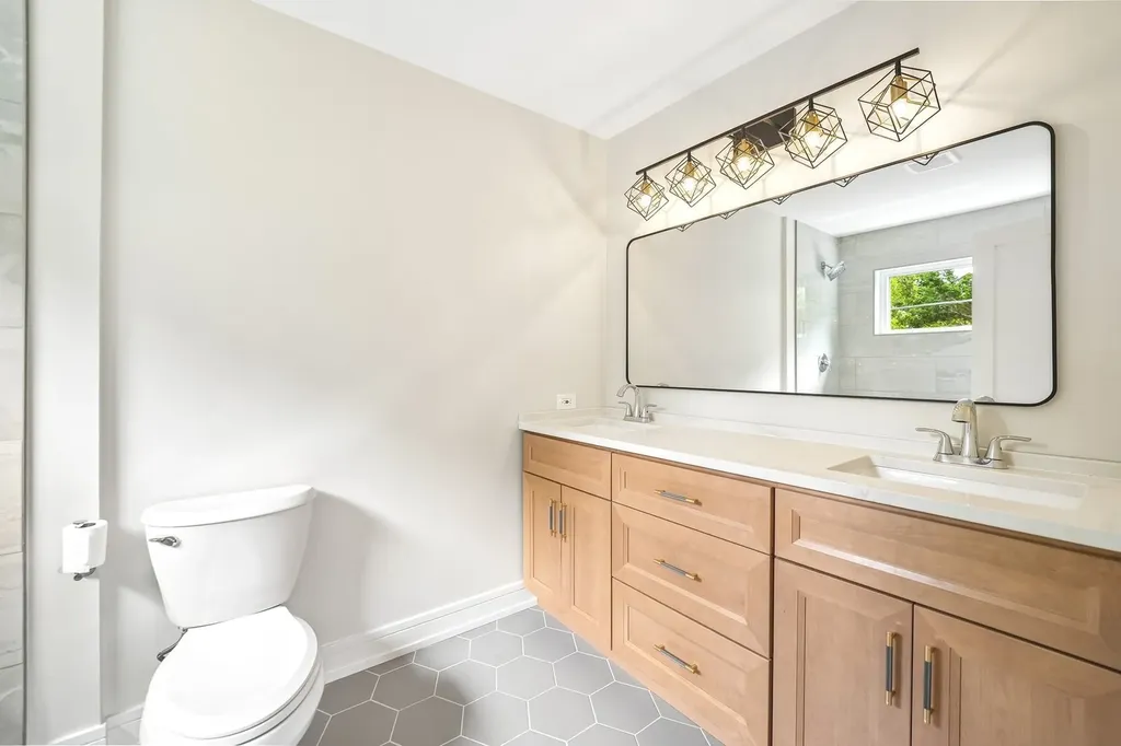 249 East Kenilworth Avenue Villa Park IL 60181