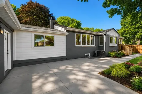 20 North Waverly Place Mount Prospect IL 60056