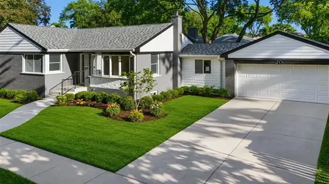 20 North Waverly Place Mount Prospect IL 60056