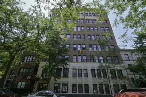 817 West Lakeside Place Chicago IL 60640