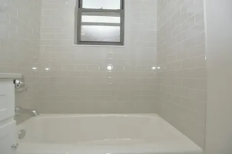 817 West Lakeside Place Chicago IL 60640