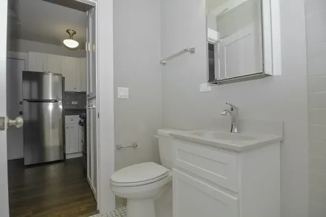 817 West Lakeside Place Chicago IL 60640