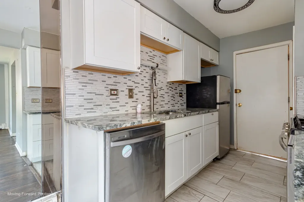 6945 South Chappel Avenue Chicago IL 60649