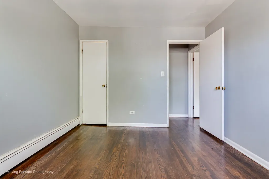 6945 South Chappel Avenue Chicago IL 60649