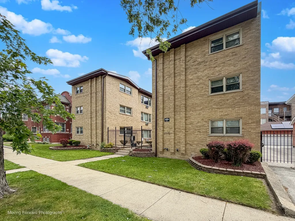 6945 South Chappel Avenue Chicago IL 60649