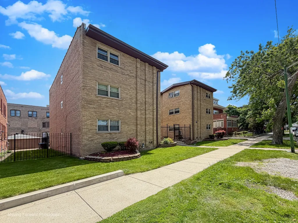 6945 South Chappel Avenue Chicago IL 60649
