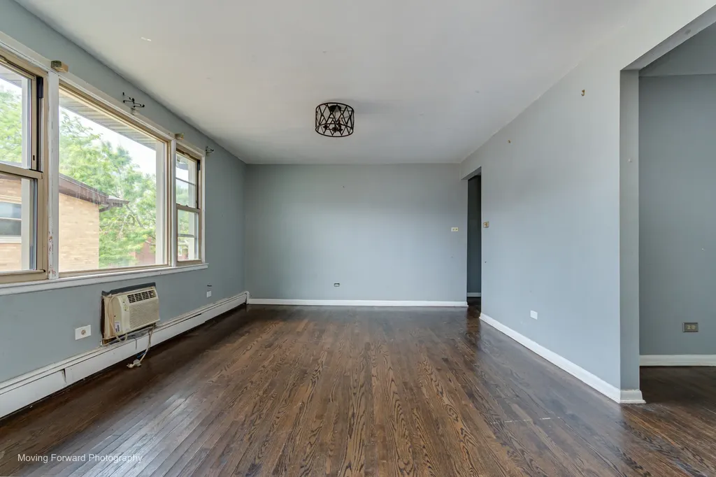 6945 South Chappel Avenue Chicago IL 60649
