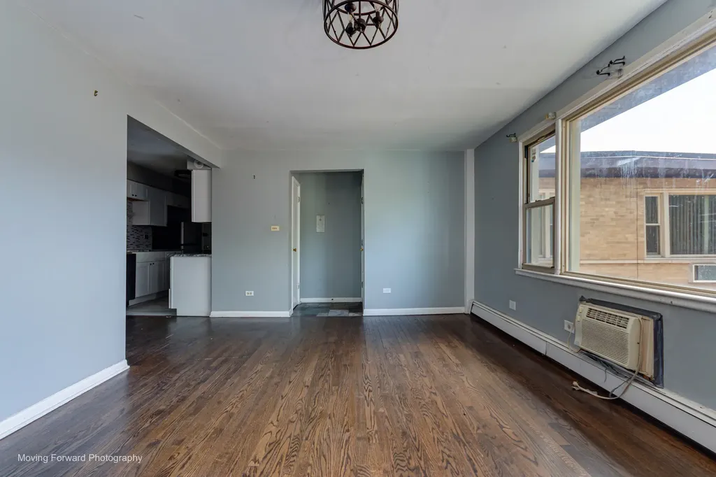 6945 South Chappel Avenue Chicago IL 60649