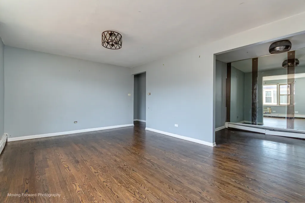 6945 South Chappel Avenue Chicago IL 60649