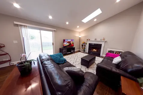 1284 Regent Drive Mundelein IL 60060