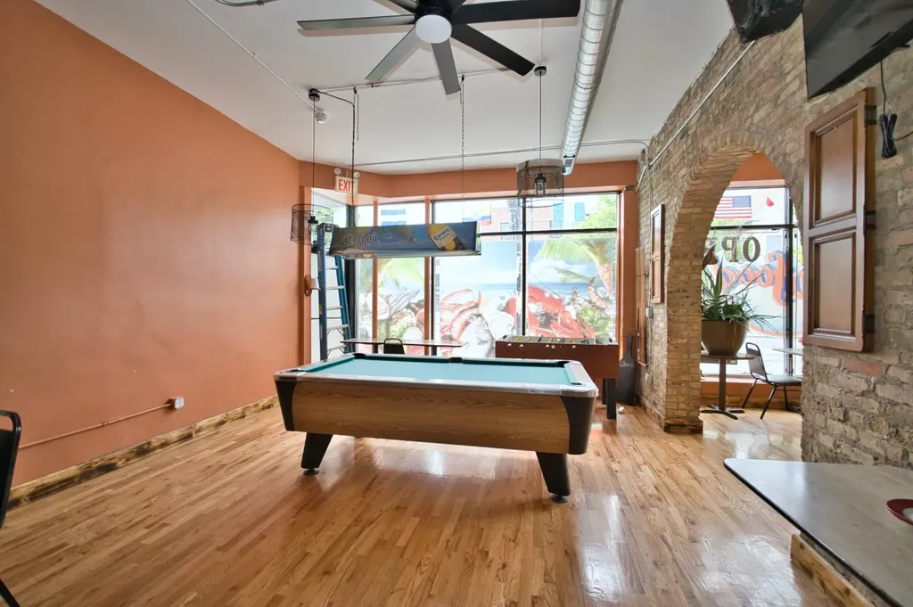 3034 West Montrose Avenue Chicago IL 60618