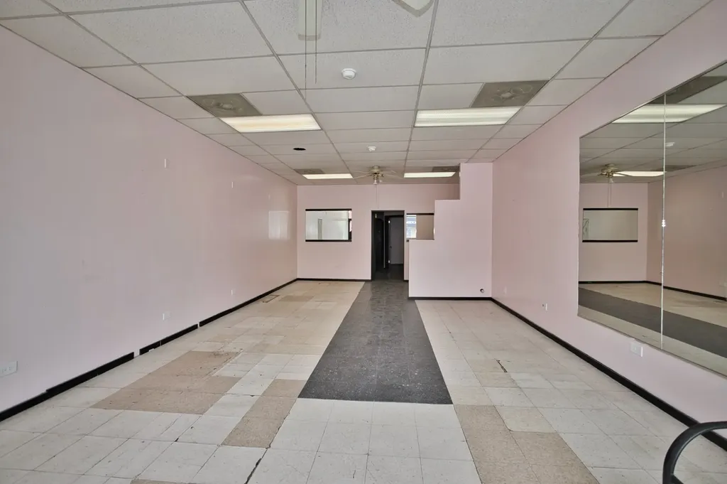 3034 West Montrose Avenue Chicago IL 60618