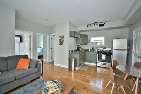 3034 West Montrose Avenue Chicago IL 60618