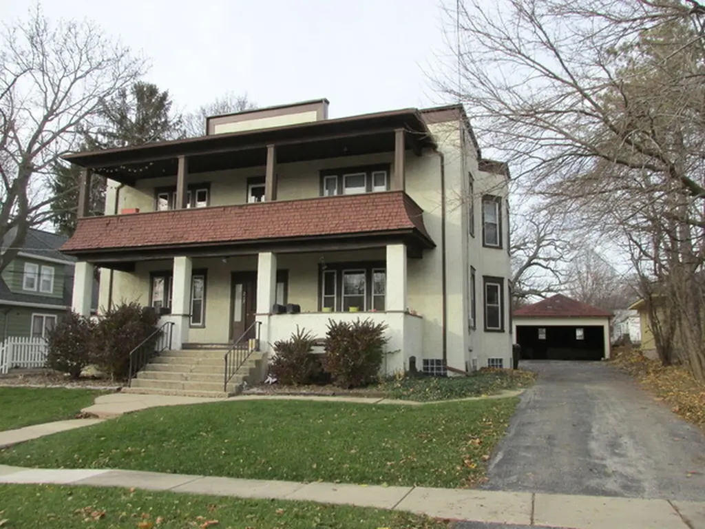 219 Grove Street Woodstock IL 60098