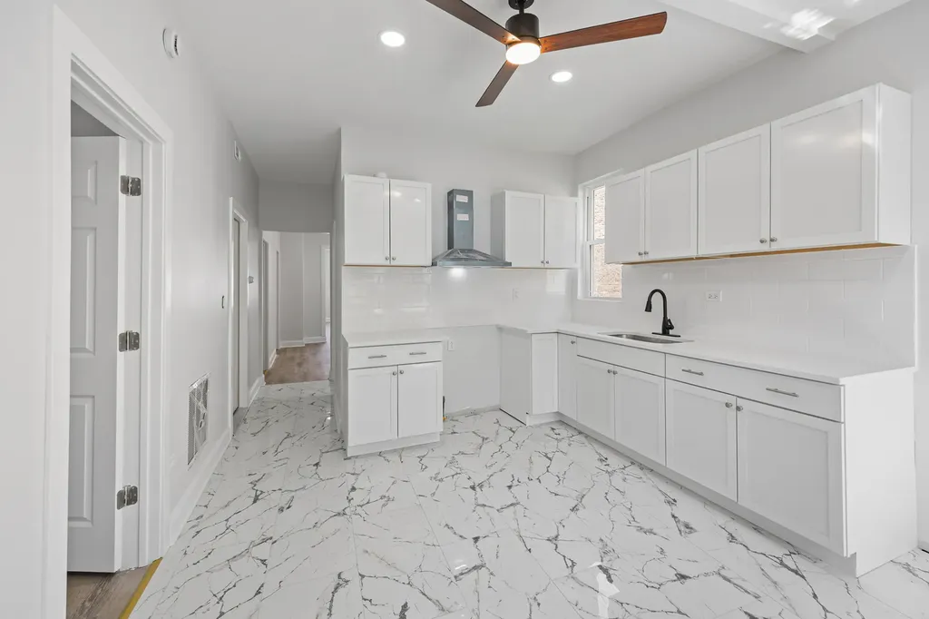3221 East 91st Street Chicago IL 60617