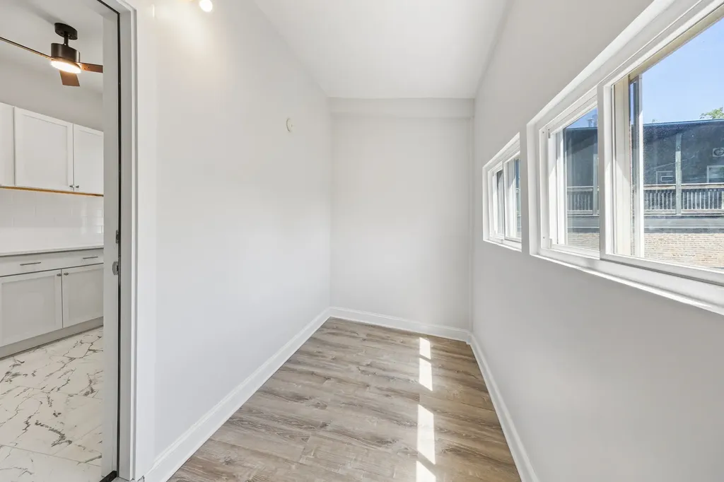 3221 East 91st Street Chicago IL 60617