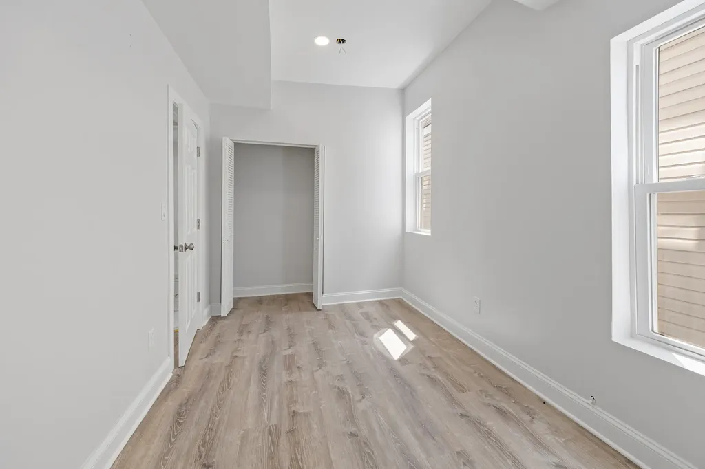 3221 East 91st Street Chicago IL 60617