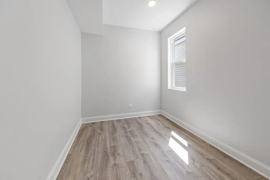 3221 East 91st Street Chicago IL 60617