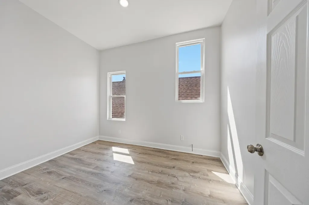 3221 East 91st Street Chicago IL 60617