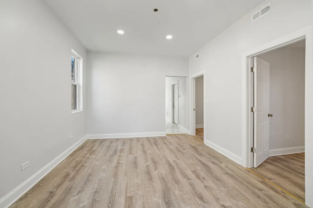 3221 East 91st Street Chicago IL 60617