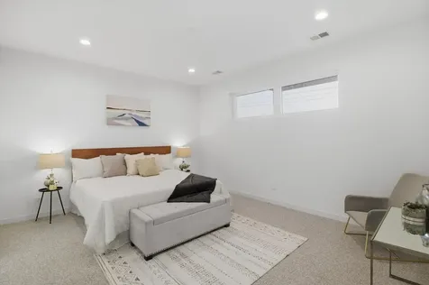 5824 North Lincoln Avenue Chicago IL 60659