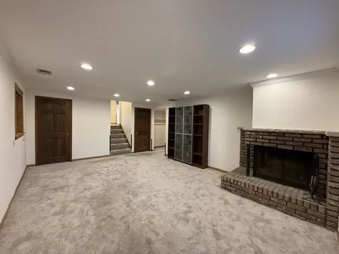 2185 Lee Street Des Plaines IL 60018
