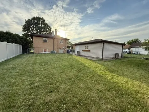 2185 Lee Street Des Plaines IL 60018