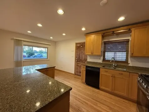 2185 Lee Street Des Plaines IL 60018