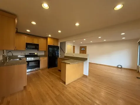 2185 Lee Street Des Plaines IL 60018