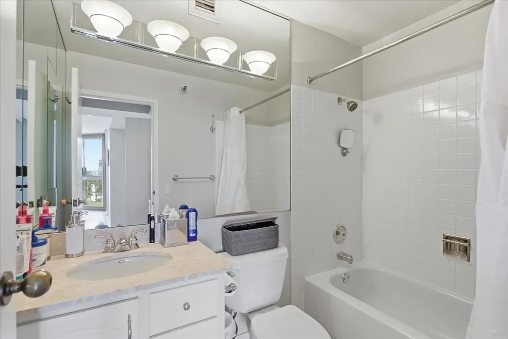 33 West Delaware Place Chicago IL 60610