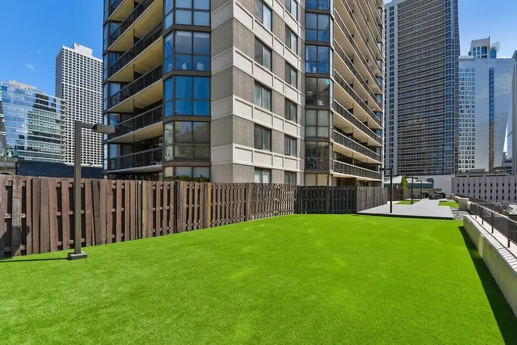 33 West Delaware Place Chicago IL 60610
