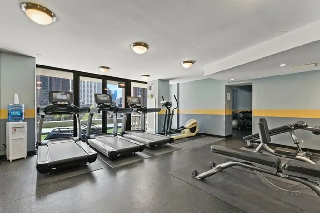 33 West Delaware Place Chicago IL 60610