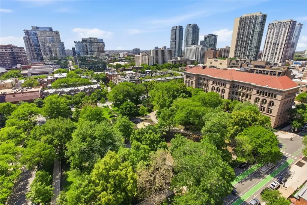 33 West Delaware Place Chicago IL 60610