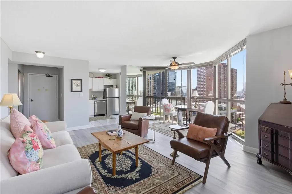 33 West Delaware Place Chicago IL 60610