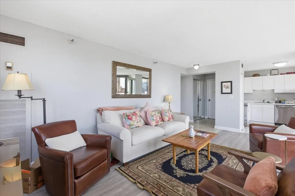33 West Delaware Place Chicago IL 60610
