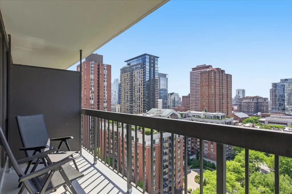 33 West Delaware Place Chicago IL 60610