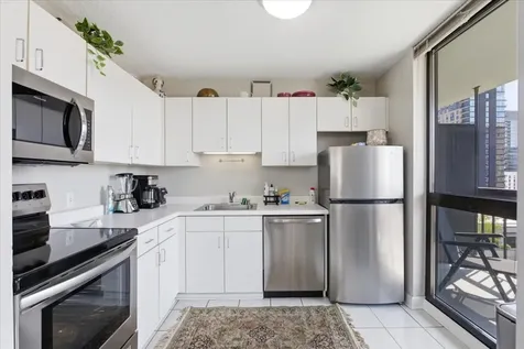 33 West Delaware Place Chicago IL 60610
