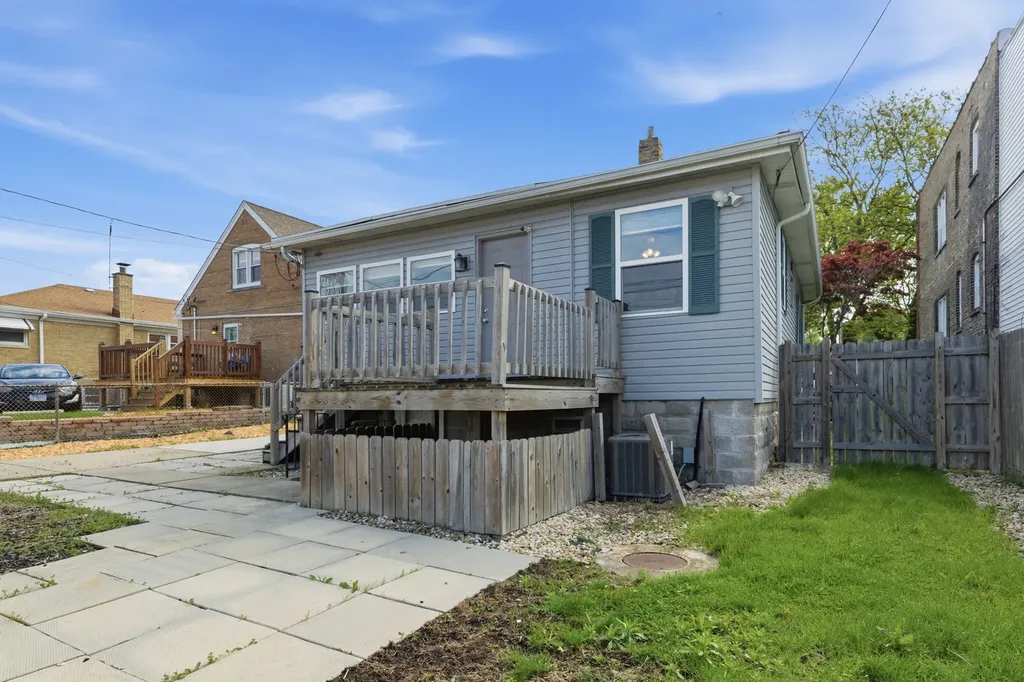 9526 South Claremont Avenue Chicago IL 60643