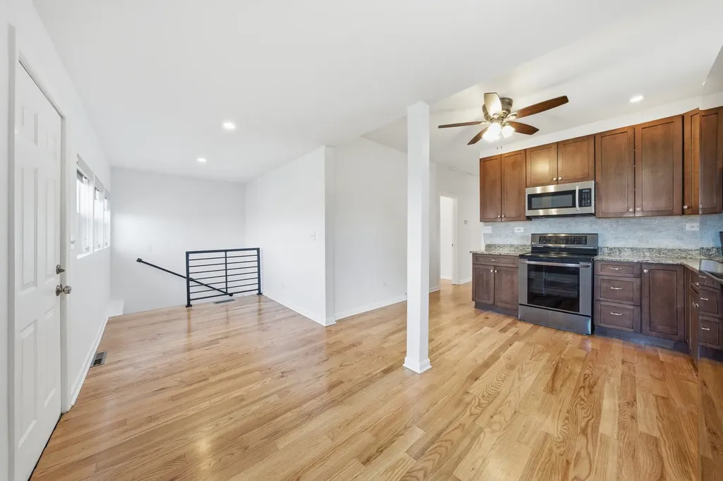 9526 South Claremont Avenue Chicago IL 60643