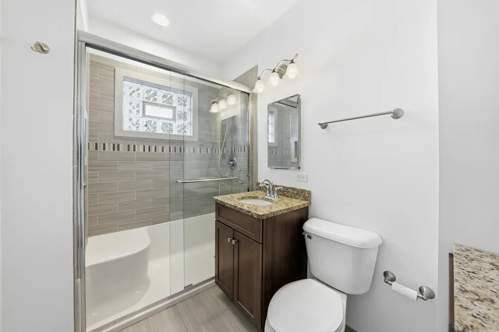 9526 South Claremont Avenue Chicago IL 60643