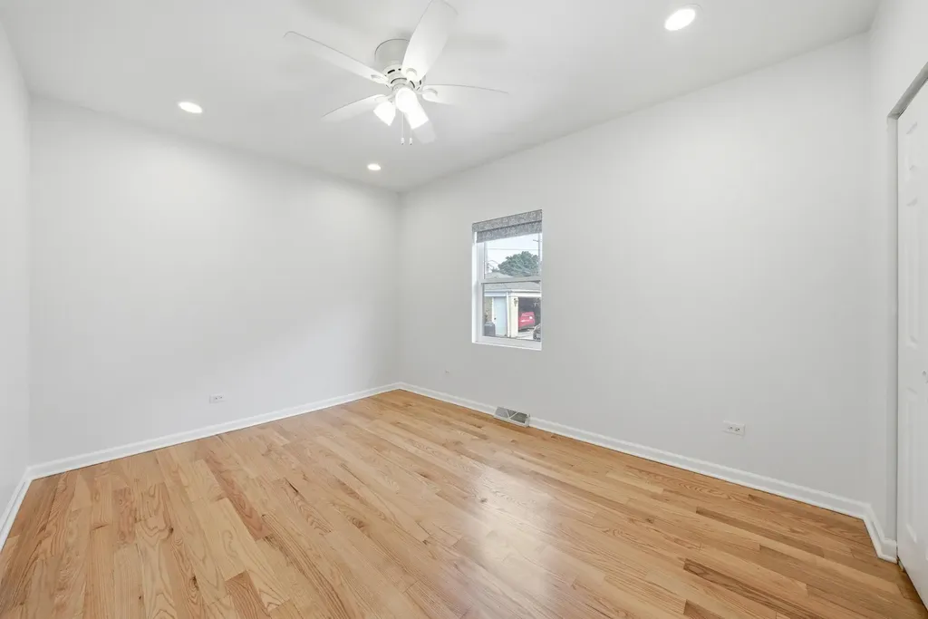 9526 South Claremont Avenue Chicago IL 60643