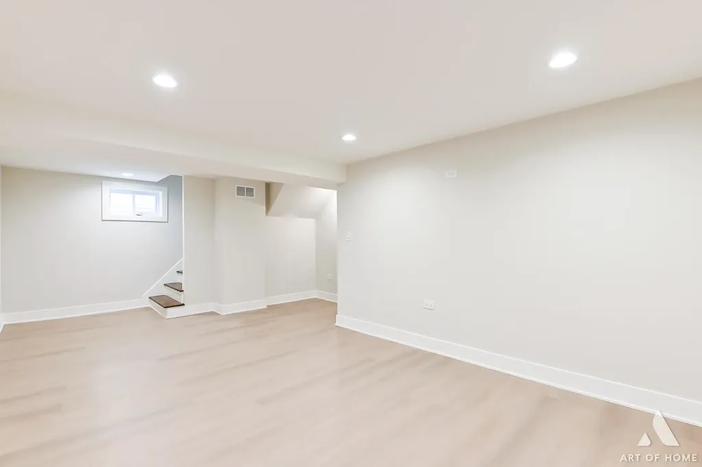 10455 South Whipple Street Chicago IL 60655