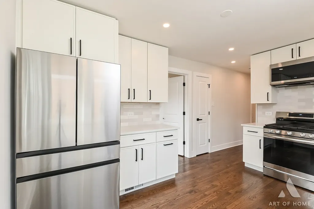 10455 South Whipple Street Chicago IL 60655