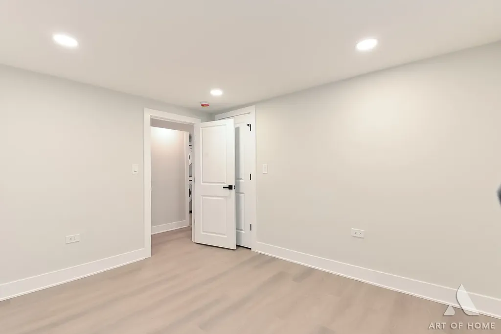 10455 South Whipple Street Chicago IL 60655