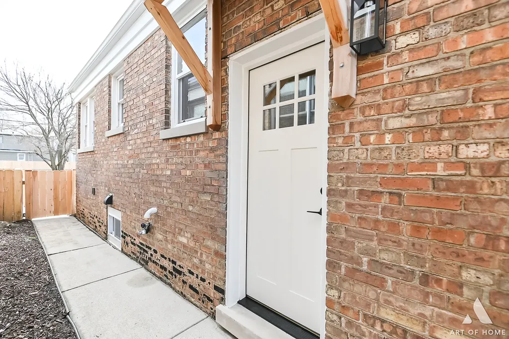 10455 South Whipple Street Chicago IL 60655