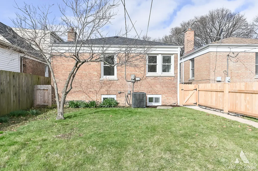 10455 South Whipple Street Chicago IL 60655